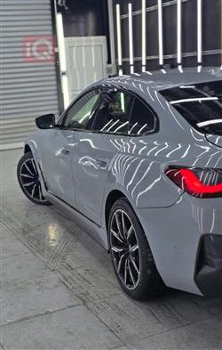 بی ئێم دەبڵیو i4